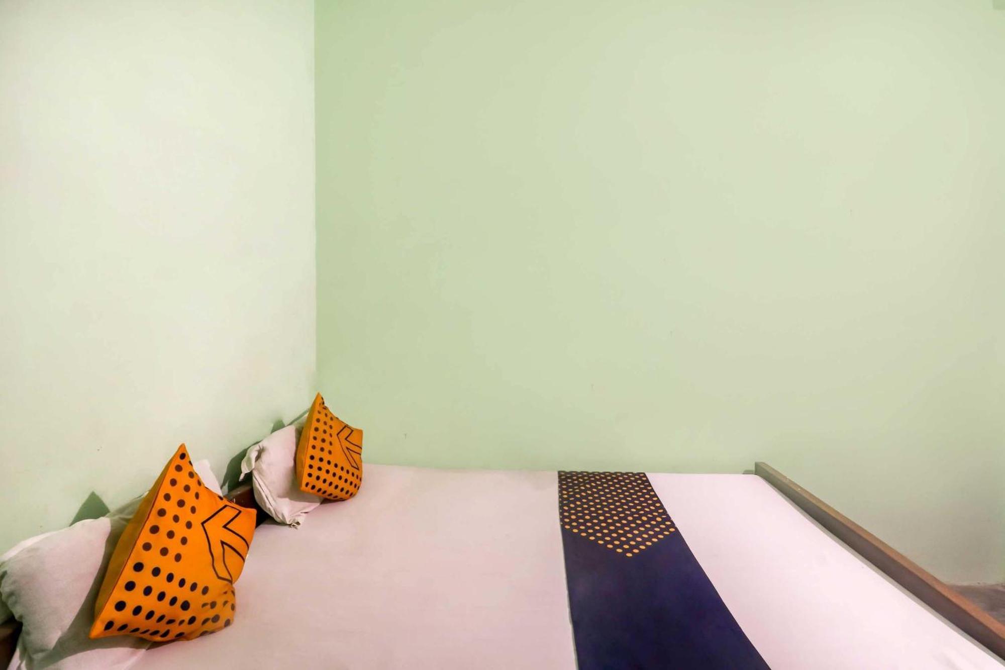 Spot On Mishra Guest House Varanasi Luaran gambar