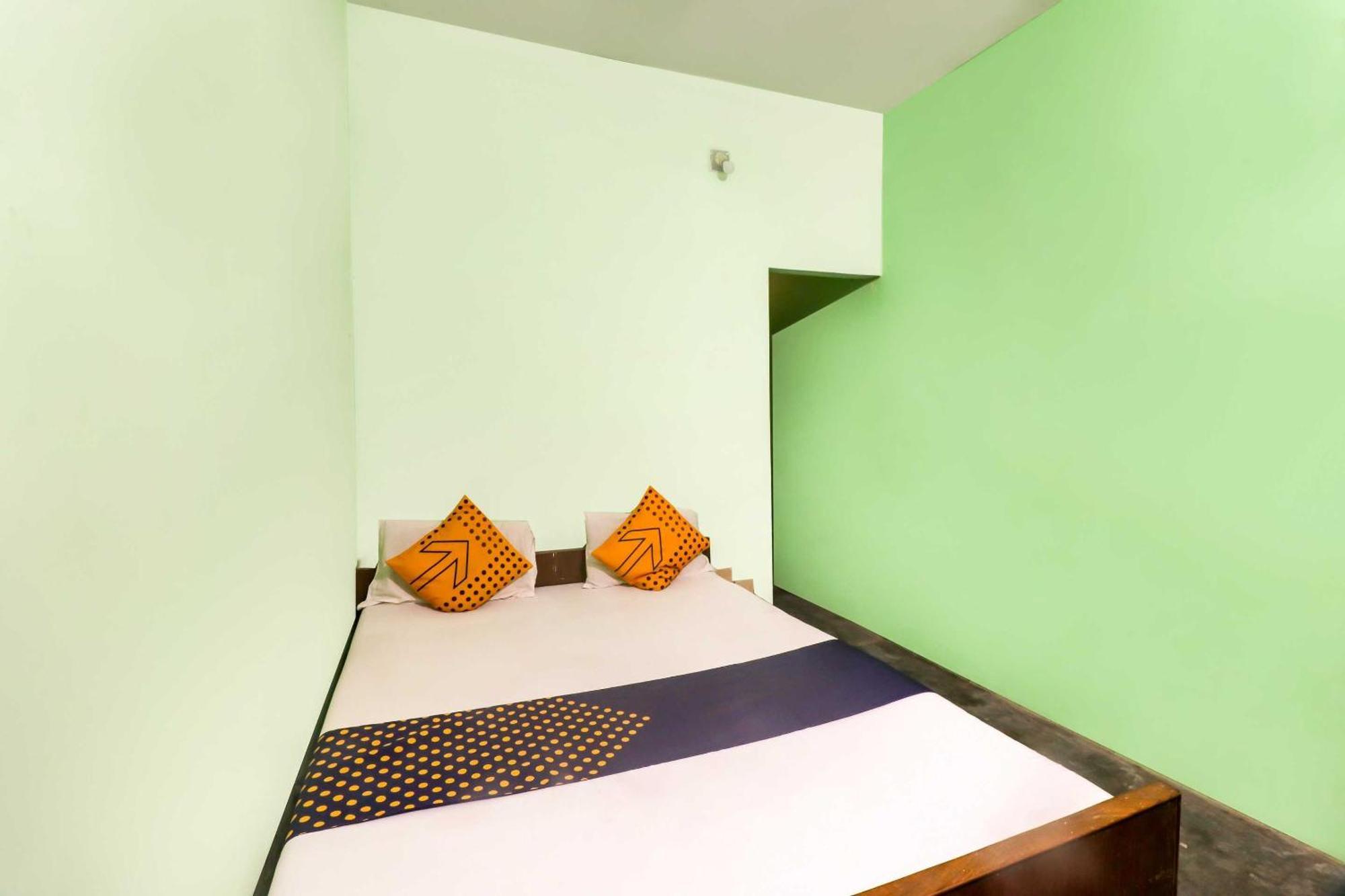 Spot On Mishra Guest House Varanasi Luaran gambar